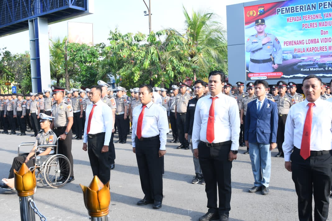 Bripda Sakti Terima Penghargaan Usai Insiden Viral Hentikan Bus Langgar Jalur